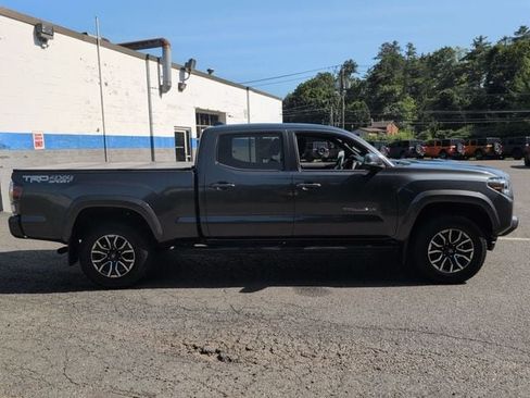 Used 2022 Toyota Tacoma TRD Sport AWD/4WD image 4