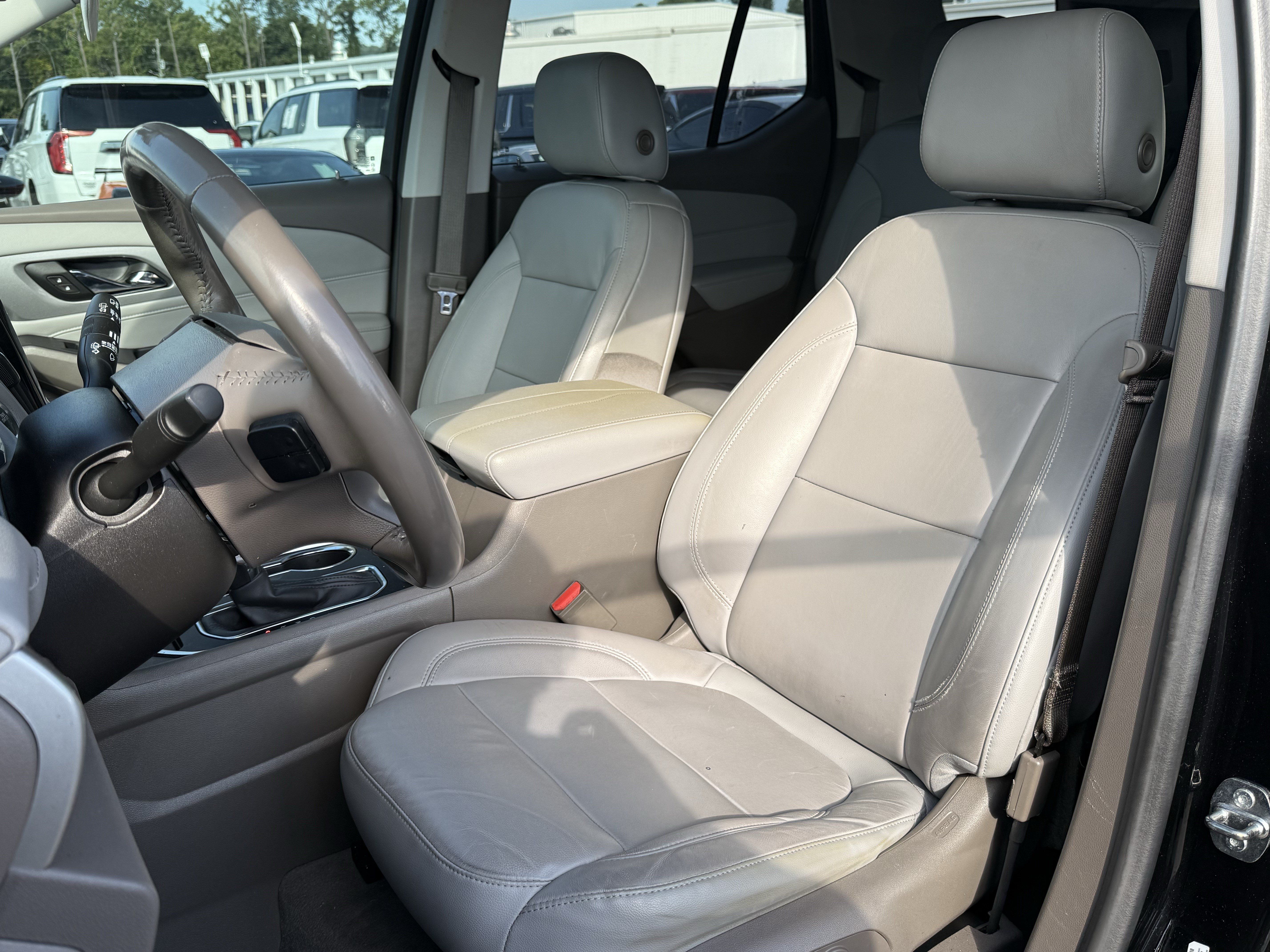 Used 2021 Chevrolet Traverse LT w/ LT Premium Package FWD image 7
