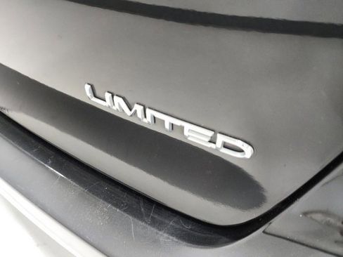 Used 2017 Chrysler Pacifica Limited w/ UConnect Theater Package image 13