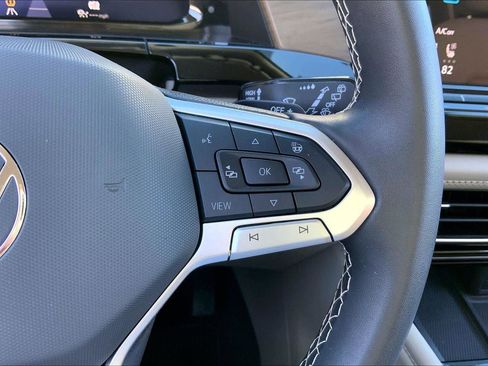 Used 2024 Volkswagen Atlas SE image 16