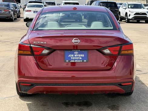 Used 2025 Nissan Altima 2.5 SV FWD image 8