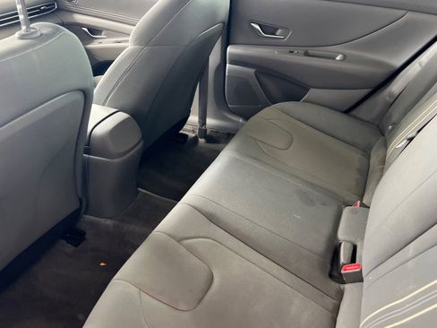 Used 2023 Hyundai Elantra SEL w/ Convenience Package FWD image 9