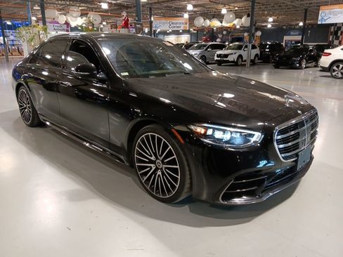 Used 2023 Mercedes-Benz S 580 4MATIC Sedan w/ AMG Line image 4