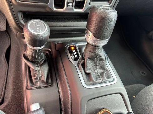 Used 2025 Jeep Wrangler Unlimited Sport AWD/4WD image 12