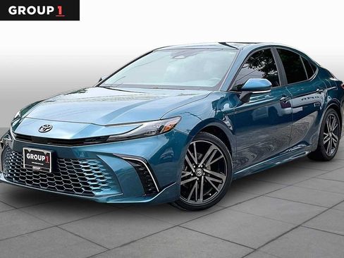 Used 2025 Toyota Camry XSE FWD image 1