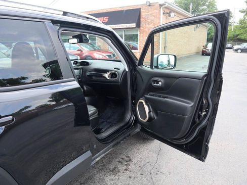 Used 2017 Jeep Renegade Limited AWD/4WD image 10