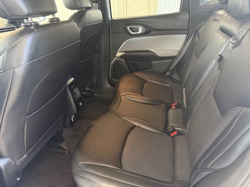 Used 2024 Jeep Compass Latitude AWD/4WD image 24