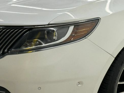 Used 2013 Lincoln MKS AWD image 4