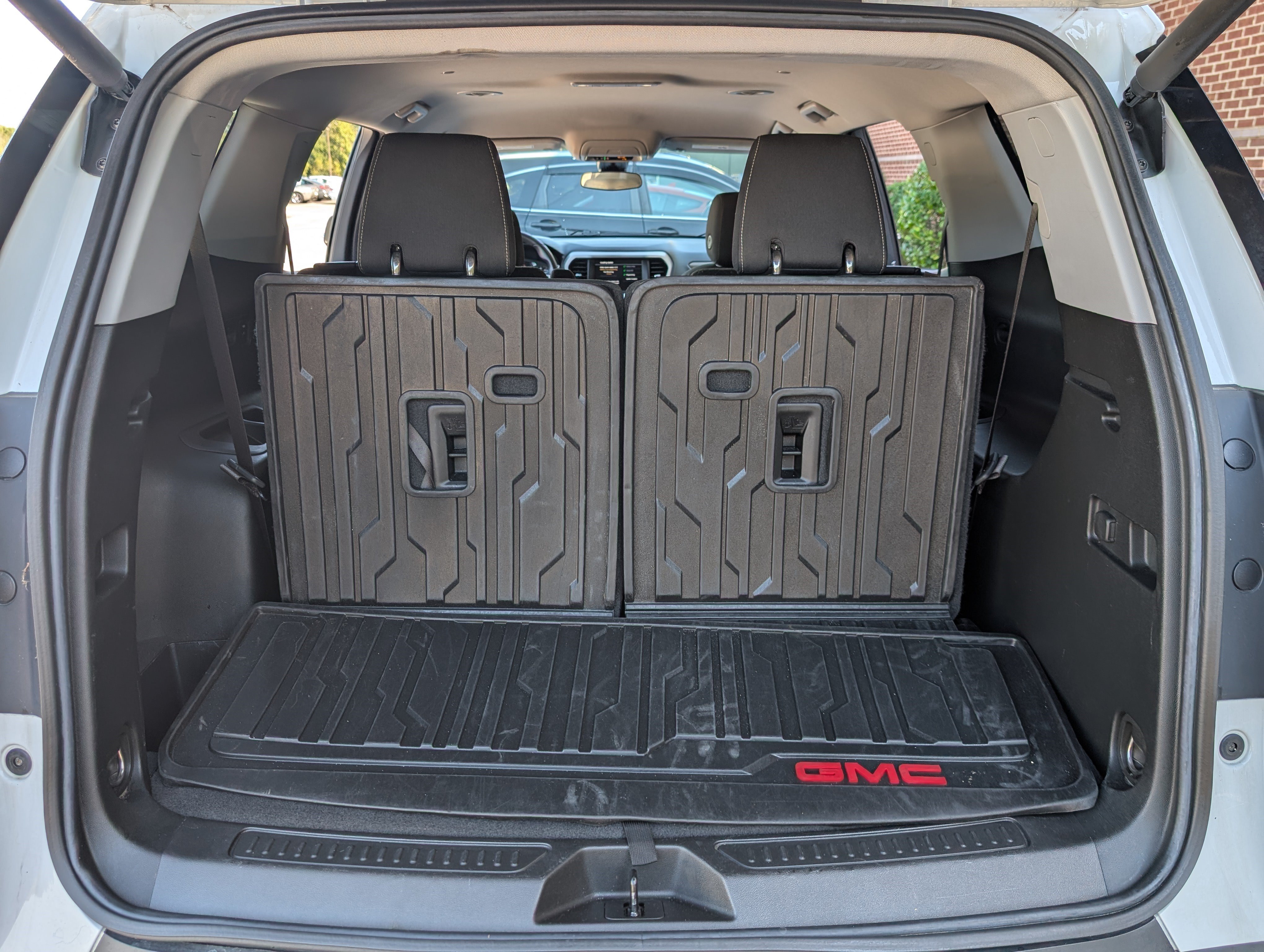 Used 2022 GMC Acadia SLE w/ Driver Convenience Package FWD image 19