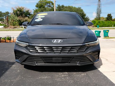 Used 2024 Hyundai Elantra SEL FWD image 2