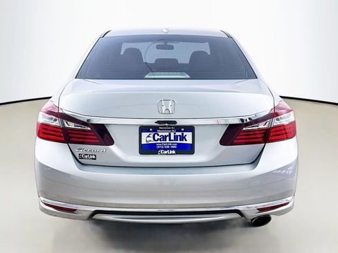 Used 2017 Honda Accord EX image 7