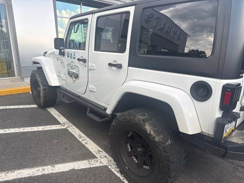 Used 2017 Jeep Wrangler Unlimited Sahara AWD/4WD image 7