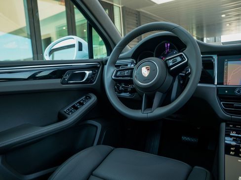 New 2026 Porsche Macan image 25