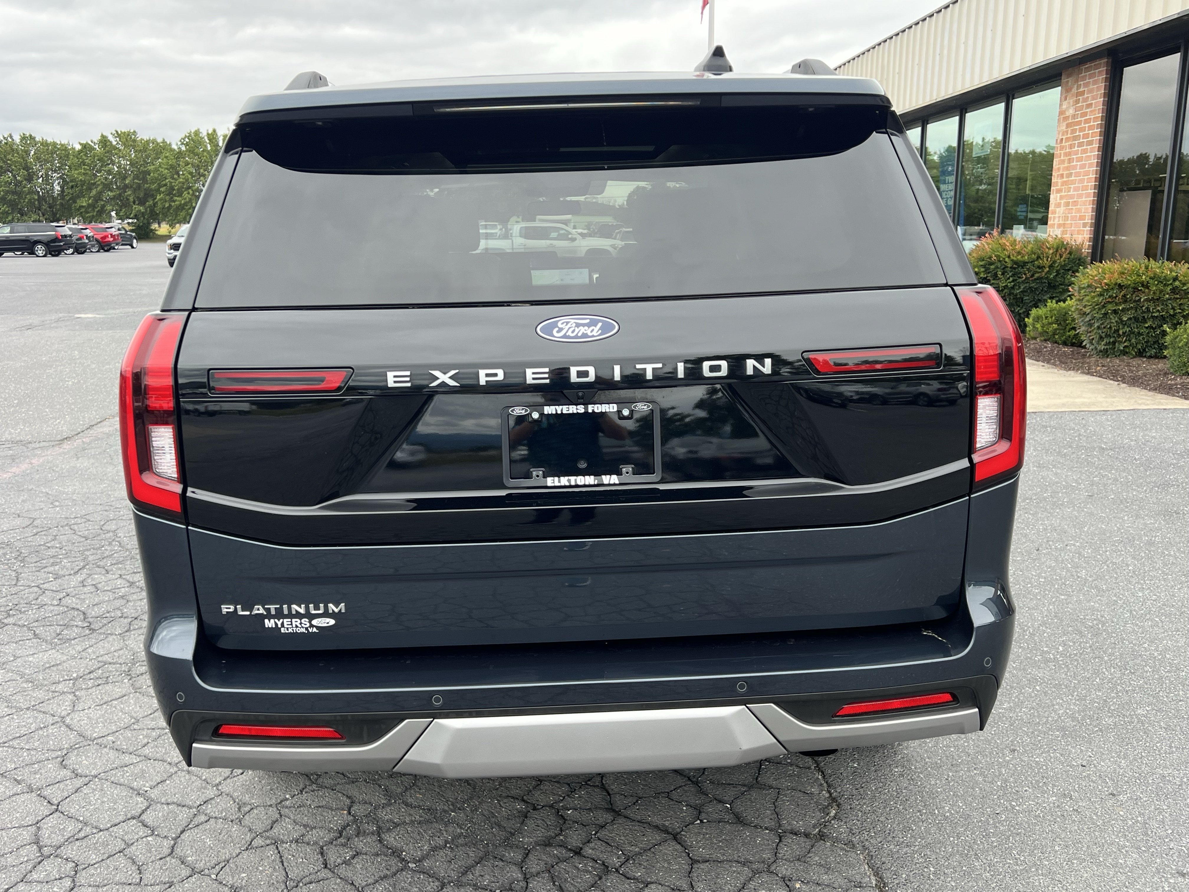 Used 2025 Ford Expedition Platinum w/ Driver's Package AWD/4WD image 7