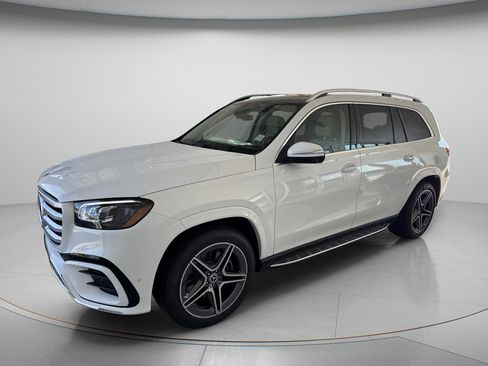 Certified 2026 Mercedes-Benz GLS 450 4MATIC image 2