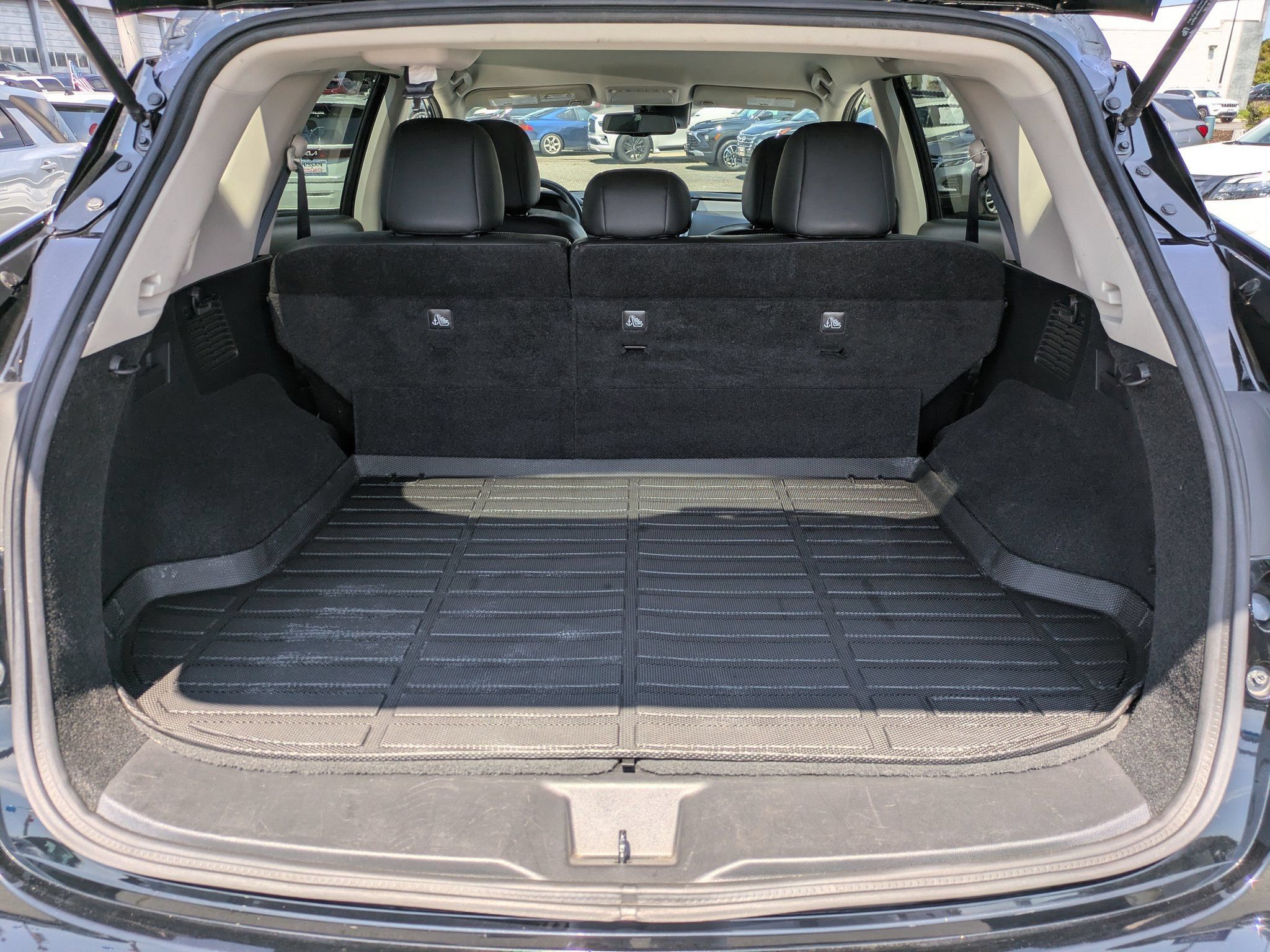 Used 2023 Nissan Murano SV AWD/4WD image 14