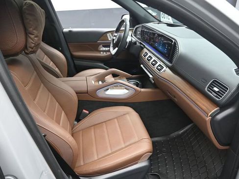 Used 2026 Mercedes-Benz GLS 450 4MATIC image 32