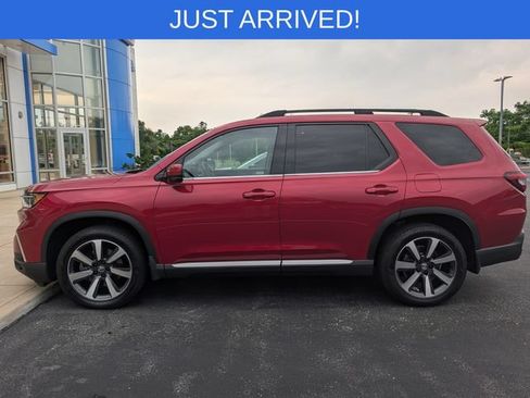 Used 2024 Honda Pilot Touring image 1