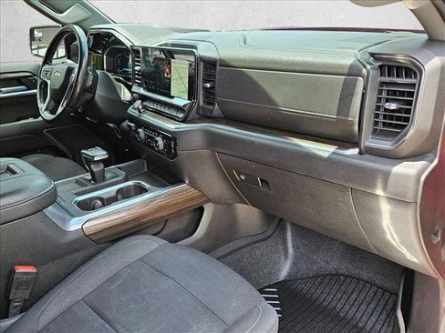 Used 2022 Chevrolet Silverado 1500 LT AWD/4WD image 22