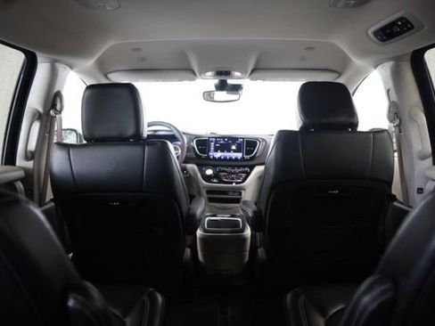 Used 2024 Chrysler Pacifica Touring-L FWD image 39