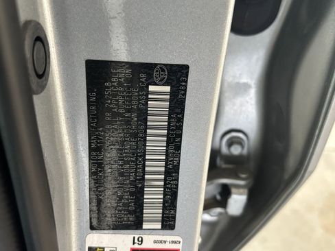 Used 2025 Toyota Camry LE image 28