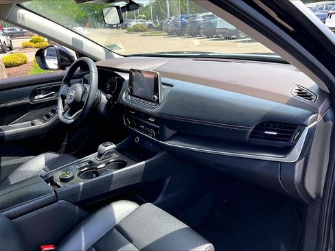 Used 2023 Nissan Rogue SV w/ SV Premium B Package AWD/4WD image 14