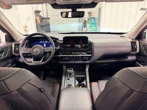 Used 2025 Nissan Pathfinder Platinum w/ Cargo Package AWD/4WD image 22