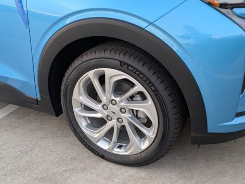 New 2027 Chevrolet Bolt LT w/ Comfort Package FWD image 3