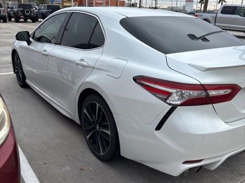 Used 2018 Toyota Camry XSE image 5