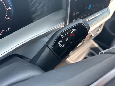 New 2025 Volkswagen Tiguan SE image 23