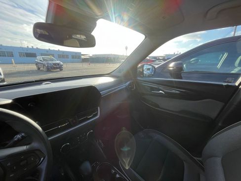 Used 2025 Chevrolet TrailBlazer LT image 35