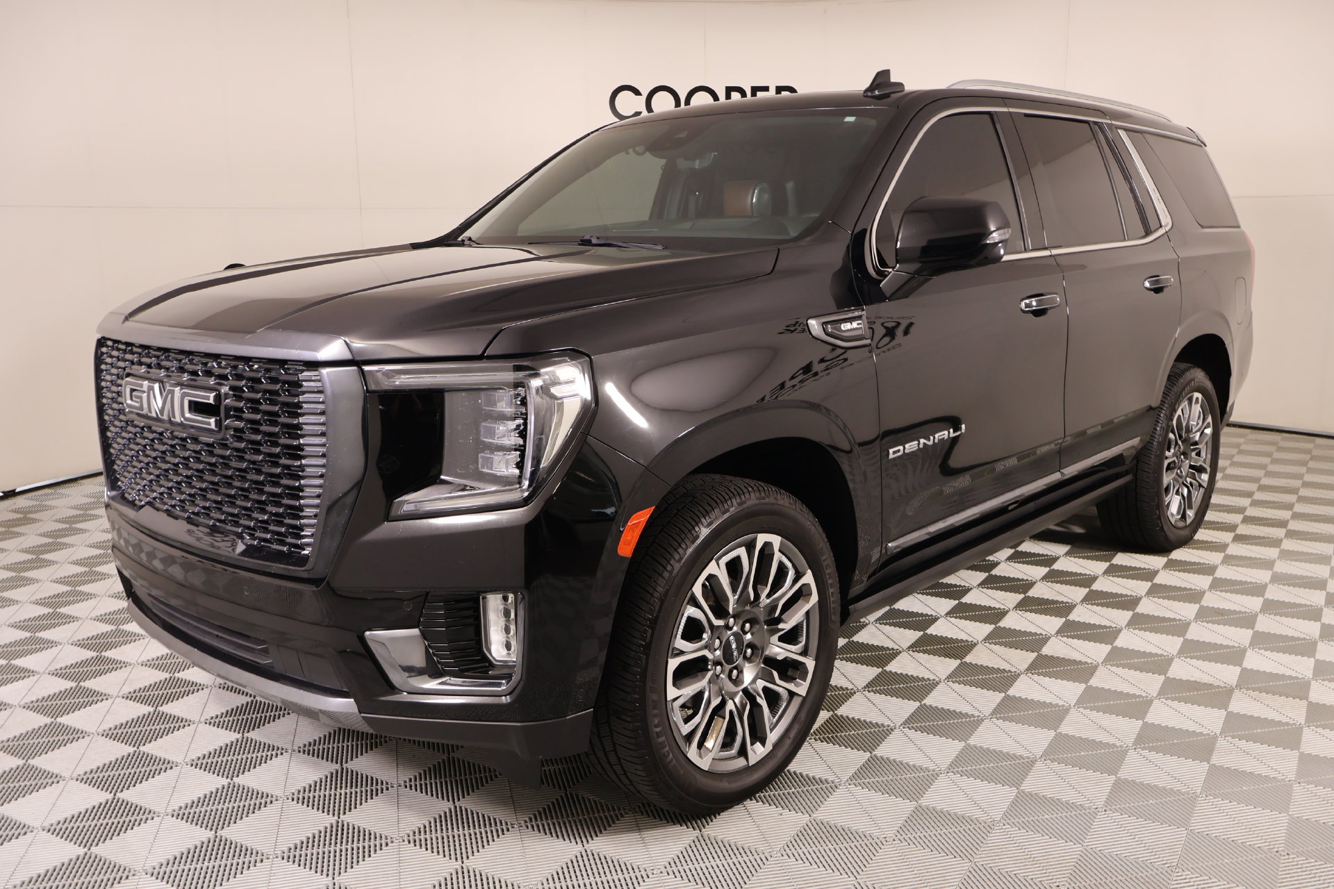 Used 2023 GMC Yukon Denali Ultimate AWD/4WD image 11