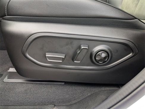 New 2025 Jeep Grand Cherokee L Altitude image 13