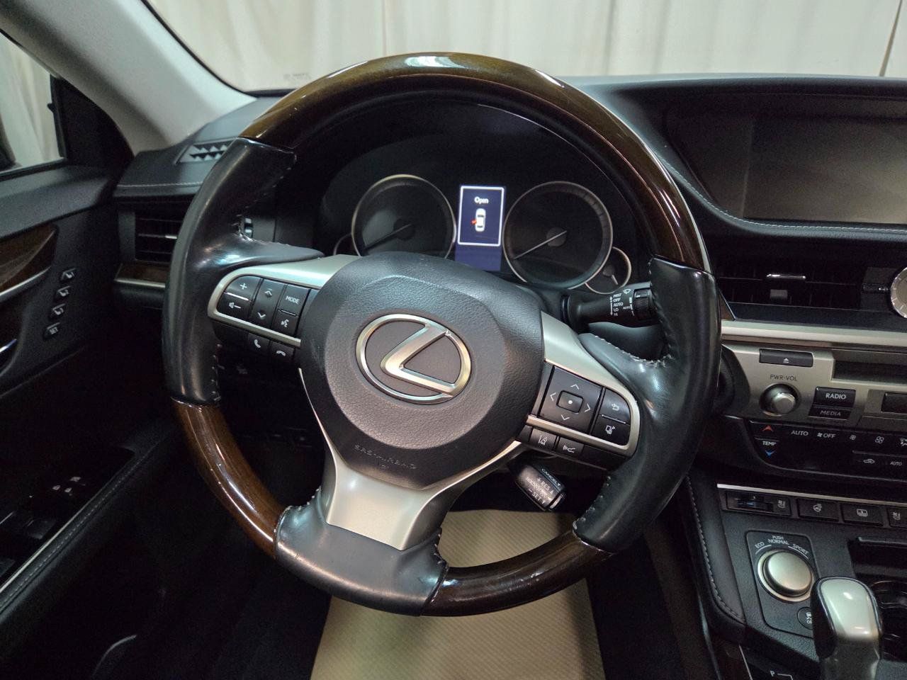 Used 2018 Lexus ES 350 w/ Luxury Package w/Wood Trim FWD image 29