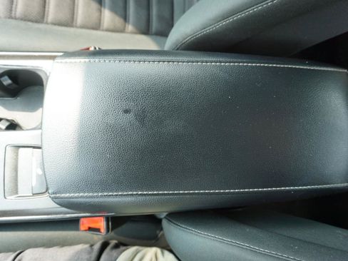 Used 2018 Ford Fusion SE FWD image 17