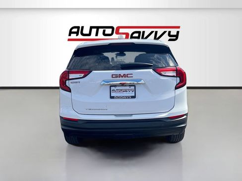 Used 2024 GMC Terrain SLE w/ LPO, Floor Liner Package image 6