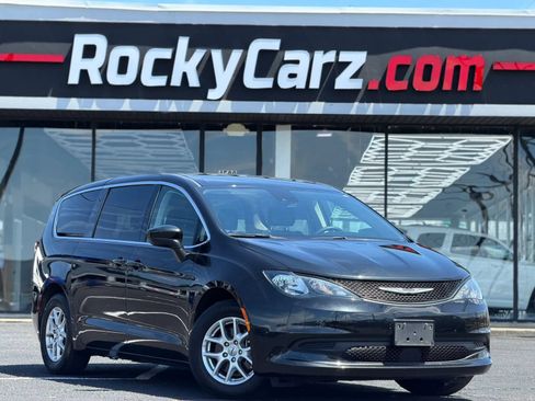 Used 2023 Chrysler Voyager LX FWD image 1
