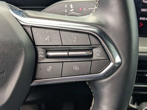 Used 2025 Chevrolet Traverse LT FWD image 23