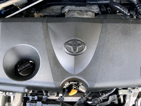 Used 2020 Toyota RAV4 LE FWD image 32