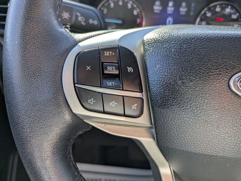 Used 2023 Ford Explorer XLT image 17