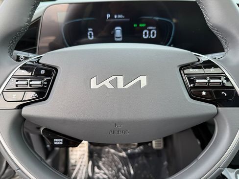 Certified 2025 Kia Niro EX Touring image 22