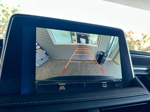 Used 2024 Chevrolet Suburban Premier image 27