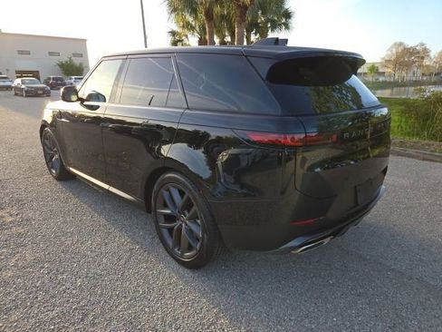 Used 2025 Land Rover Range Rover Sport SE image 3