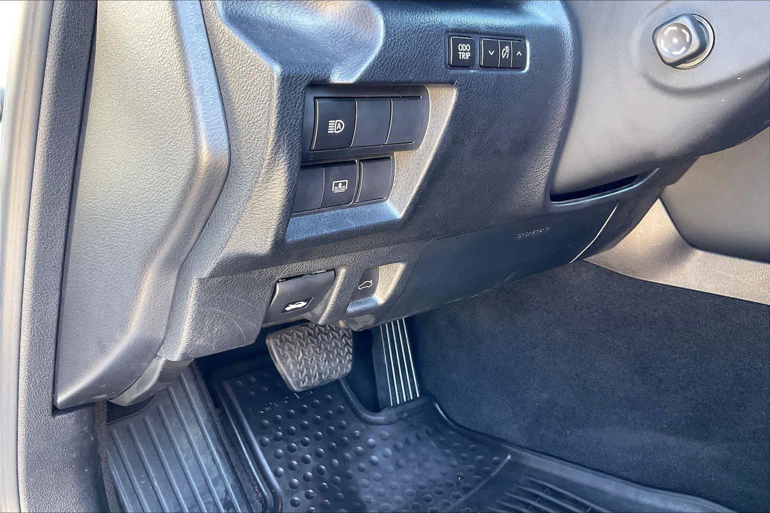 Used 2023 Lexus IS 300 w/ Premium Package RWD image 34