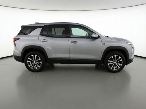Used 2025 Chevrolet Equinox LT FWD image 11
