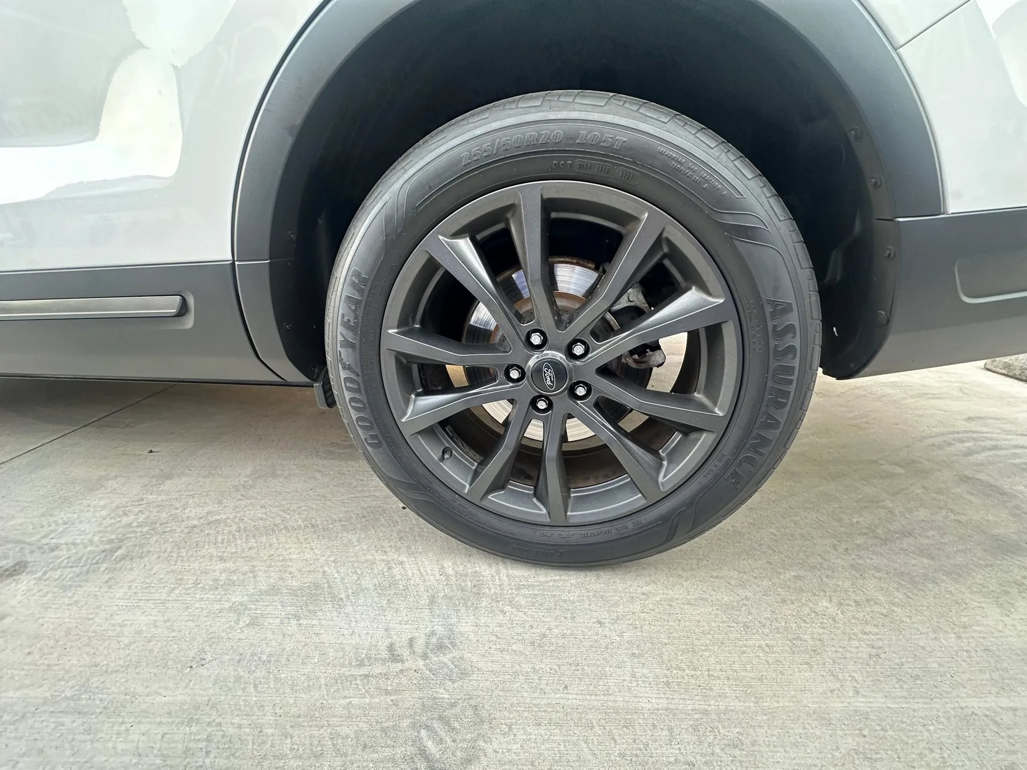 Used 2018 Ford Explorer XLT w/ Equipment Group 202A FWD image 16