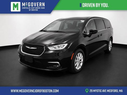 New 2026 Chrysler Pacifica Limited FWD image 1