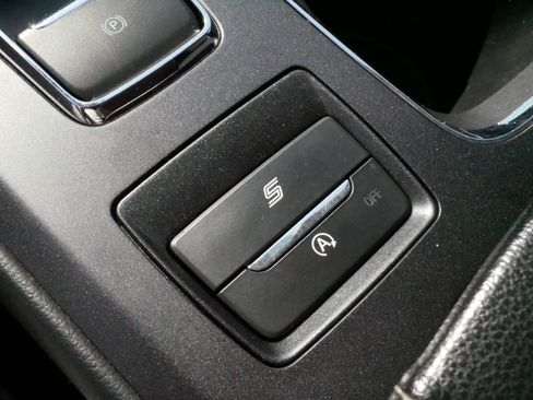 Used 2020 Ford Fusion SE w/ Equipment Group 151A FWD image 25