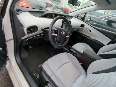 Used 2016 Toyota Prius Two FWD image 7
