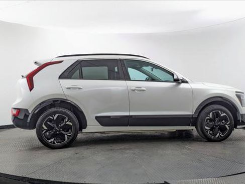 Used 2023 Kia Niro Wind FWD image 9